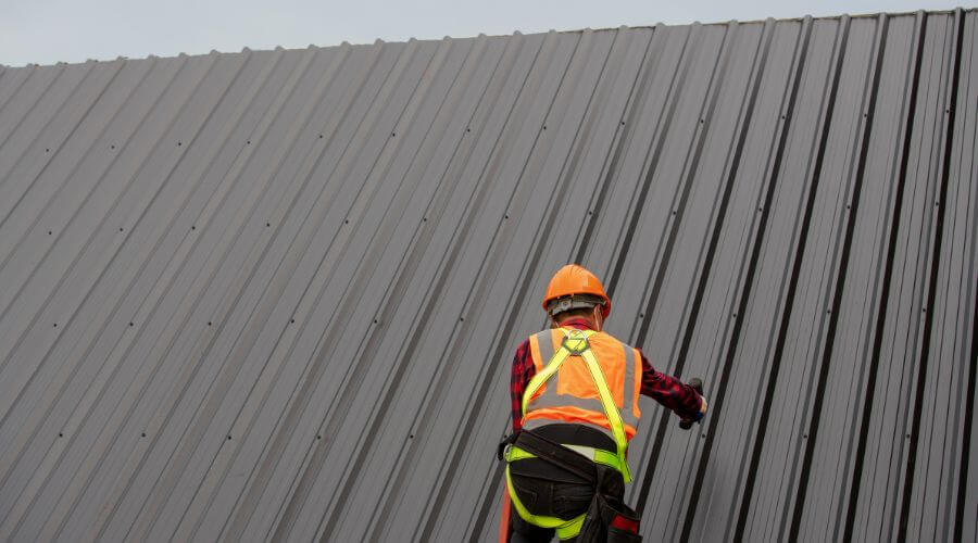 Professional gutter cleaning in Amityville, NY